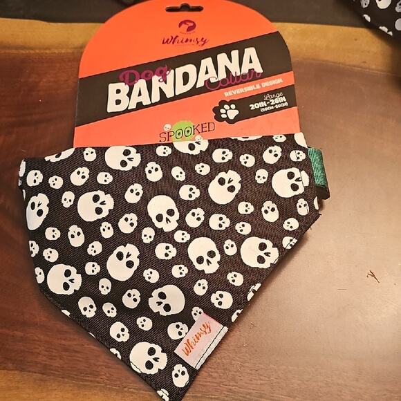Dog Collar W/ Bandana  Black And White Skulls A Reversible Design - Picture 1 of 2